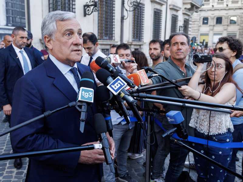 Ministro degli Esteri, ma pure di Confindustria: Tajani con la Cina è costretto all'equilibrismo