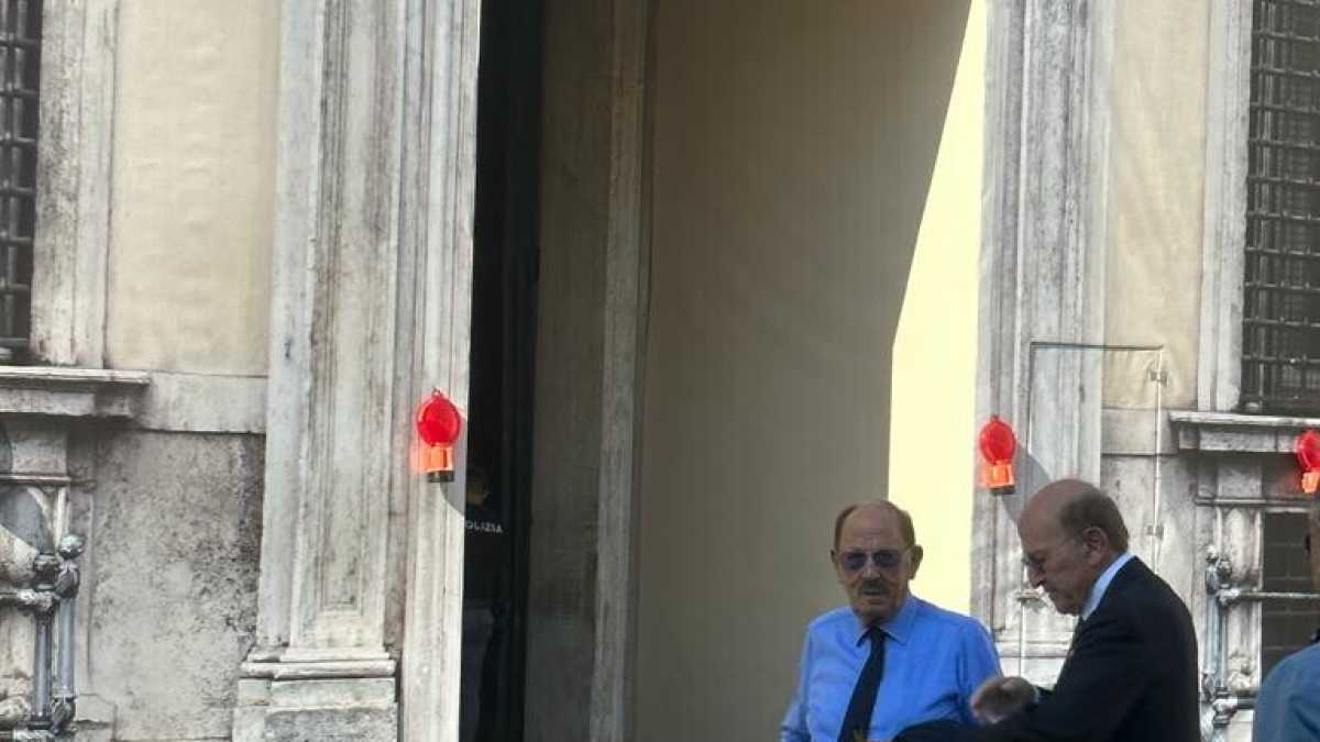 Immagine di Angelucci va da Meloni alla vigilia della rivoluzione a Libero e al Giornale: "Saremo anche critici con il governo"