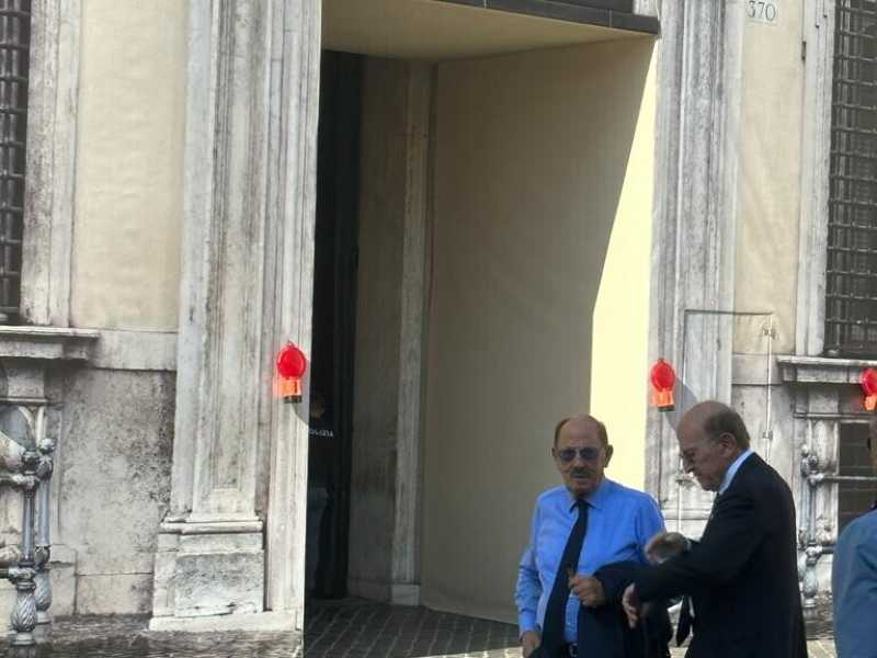 Angelucci va da Meloni alla vigilia della rivoluzione a Libero e al Giornale: "Saremo anche critici con il governo"