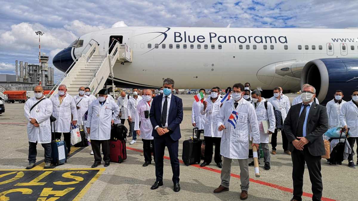 Immagine di La Calabria in tribunale all’Aia. Il reclutamento dei medici cubani, quelli sfruttati dal regime, finisce male