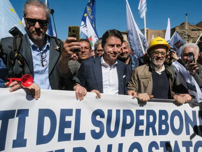 Conte tenta di coprire la voragine del Supebonus con dati inventati