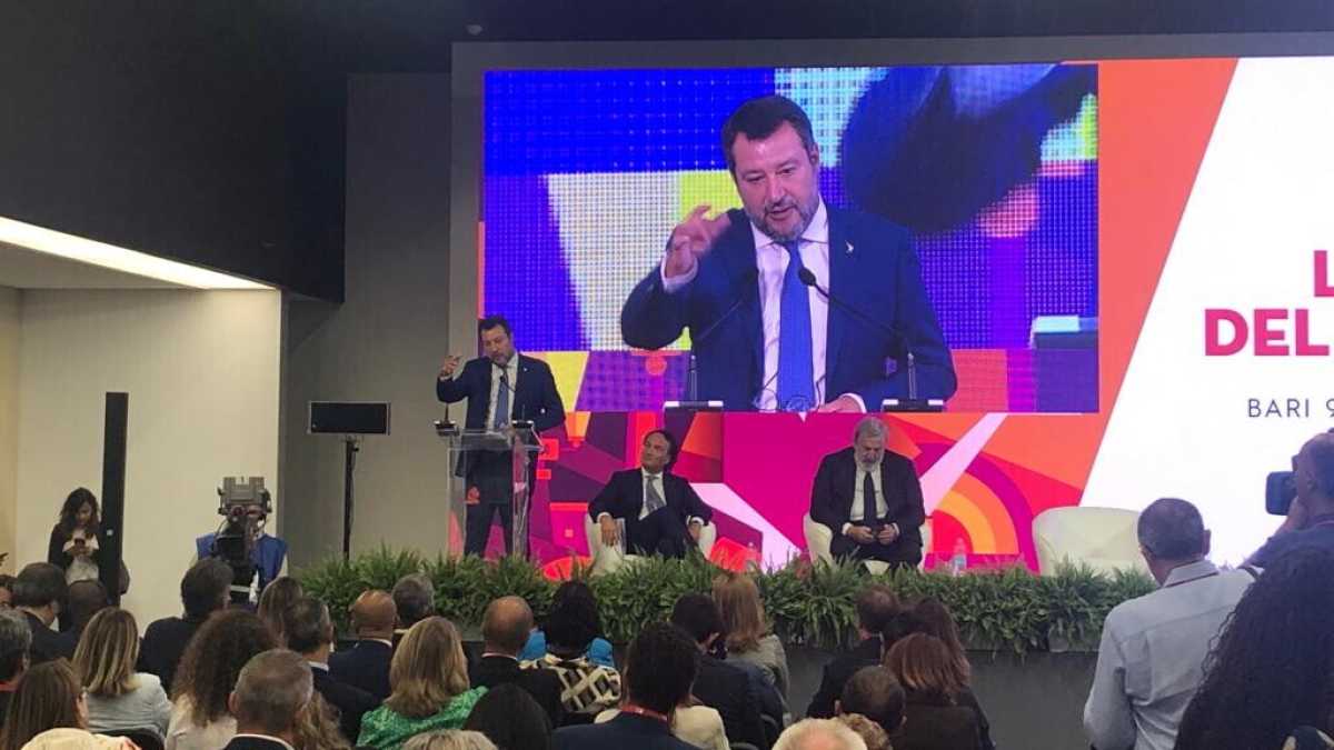 Immagine di Alla Fiera del Levante, Salvini conferma che sarà una Manovra austera e apre al terzo mandato di Emiliano (e Zaia)
