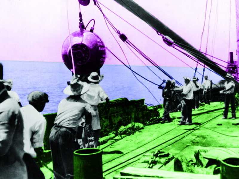 “The Bathysphere Book: Effects of the Luminous Ocean Depths” è pubblicato da Astra House (grafica di Giuseppe Valli) 