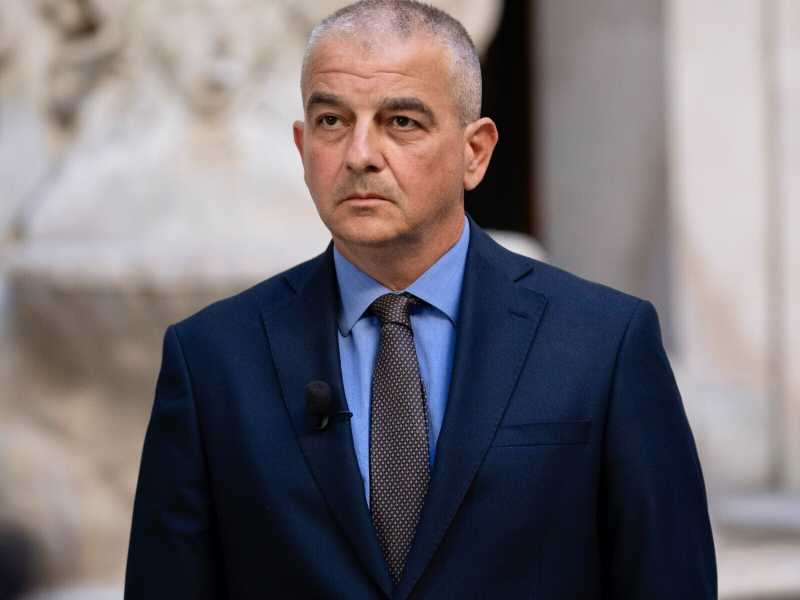 La manina di Giovanbattista Fazzolari, che aiuta Meloni a gestire le truppe