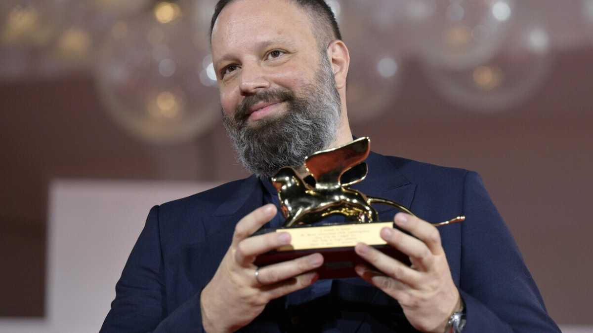 Immagine di A Venezia il Leone d'oro va a "Poor things" con Emma Stone, ma è il festival dei migranti