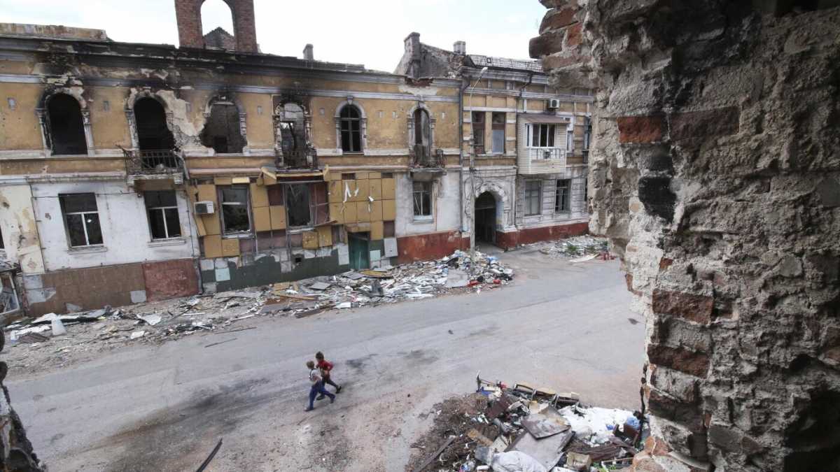 Immagine di L’inno cinese a Mosca nel teatro di Mariupol