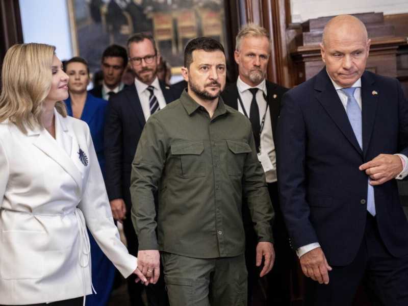 La resistenza a Kyiv è fatta di decisioni famigliari di chi dice: Putin non scandirà la mia vita