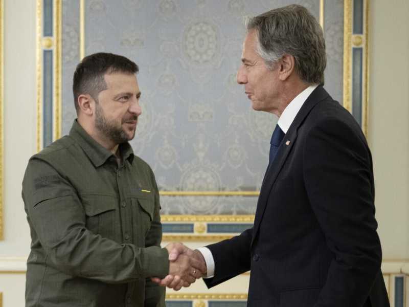 Blinken arriva a Kyiv con nuovi aiuti e obiettivi diplomatici, mentre Putin bombarda Kostiantynivka
