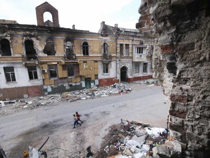 L’inno cinese a Mosca nel teatro di Mariupol
