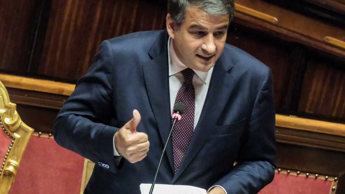 Immagine di Basta con le politiche di coesione in mano alle regioni. Fitto spiega le Zes