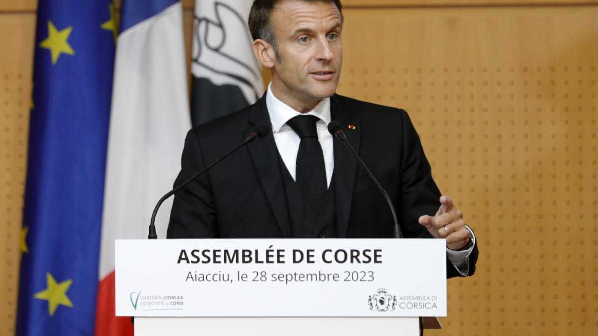 Immagine di Macron ad Ajaccio propone l'autonomia della Corsica ma "né contro lo stato né senza lo stato”