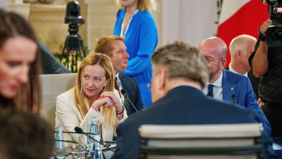 Immagine di Il passo del gambero del governo Meloni è una minaccia per l’Italia