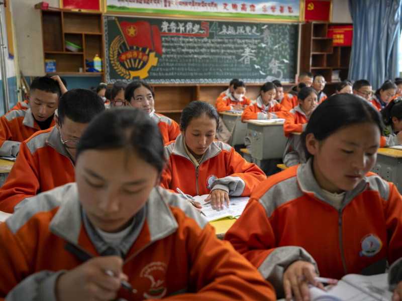 La Cina non ha più bisogno dell’inglese: no ai test in lingua straniera