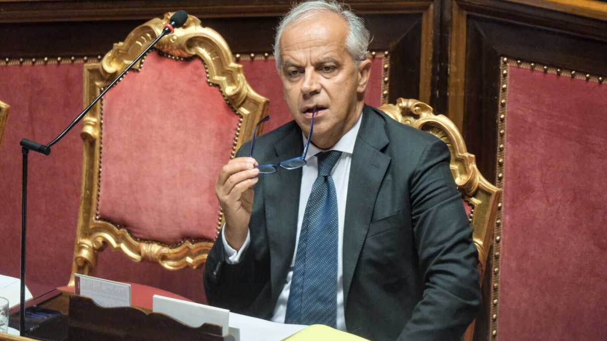 Immagine di Piantedosi d'essai. "Il video di Catania non è nostro". Il Pd vuole chiedere al Copasir