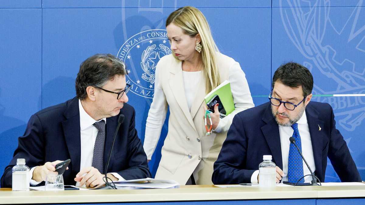 Immagine di Calcio di Meloni. Stop agli sgravi. Salvini ha un suo nome per la Figc