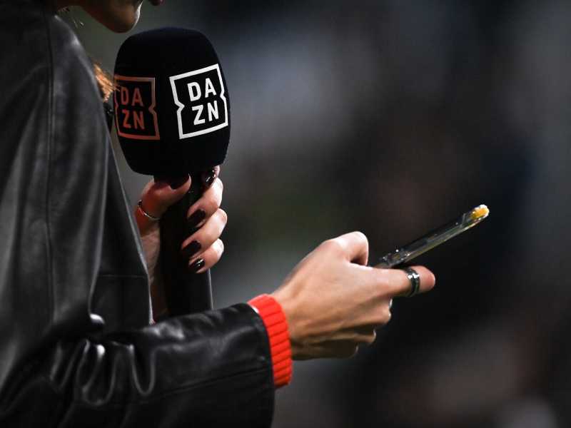 Il calcio dice sì a Dazn e Sky ma ipoteca il suo futuro