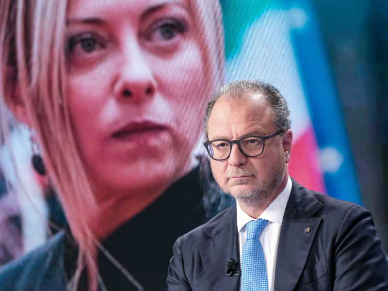 Mulè: "Meloni non controlla il governo. Sulla manovra FI esclusa. Così non la votiamo"