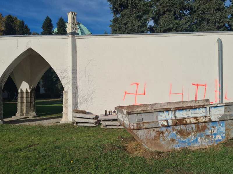 &nbsp;Svastiche al ciitero di Vienna - foto X di Oskar Deutsch