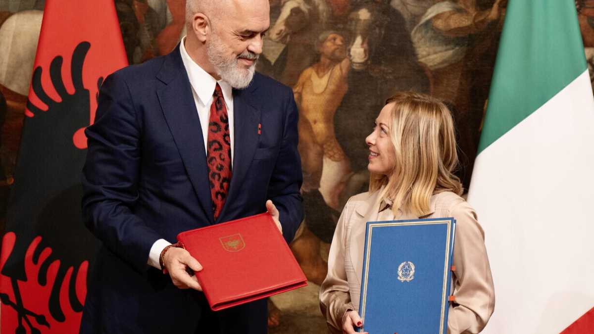 Immagine di Meloni dopo l'accordo con l'Albania sui migranti: "Ue informata, nessuna criticità"