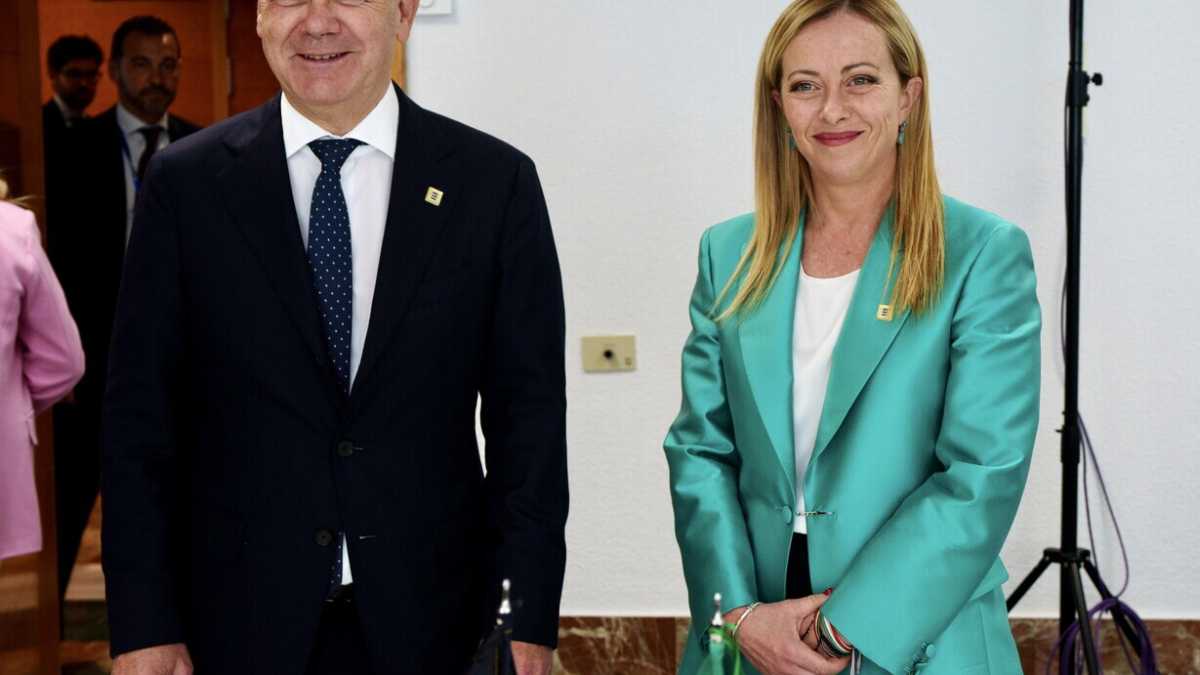 Immagine di Meloni domani a Berlino da Scholz. Dicono nell’Spd: ci capiamo meglio con lei che con Sánchez