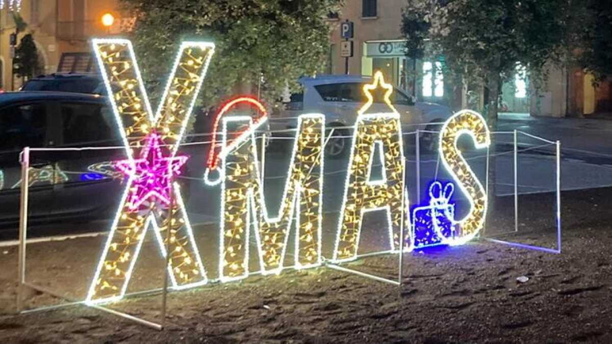 Immagine di Prima i presepi, ora le lucine. Che noia le polemiche di Natale!