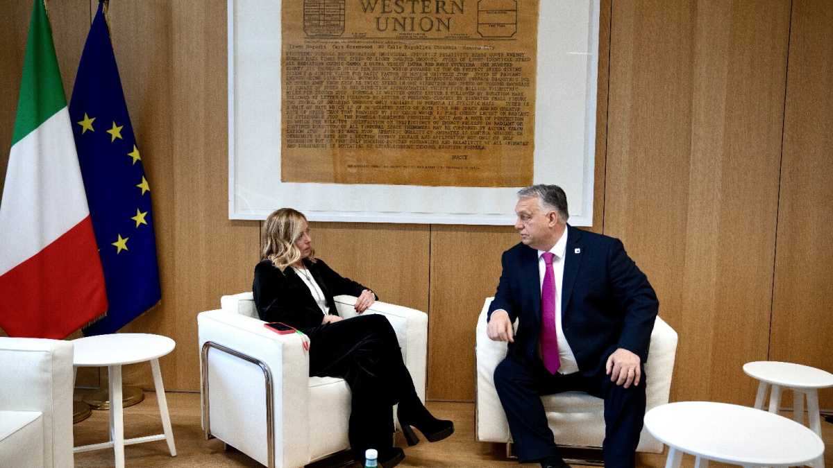 Immagine di Meloni è l'unica leader a intestarsi la mediazione per Kyiv. Per l'amico Viktor ora c'è l'Ecr