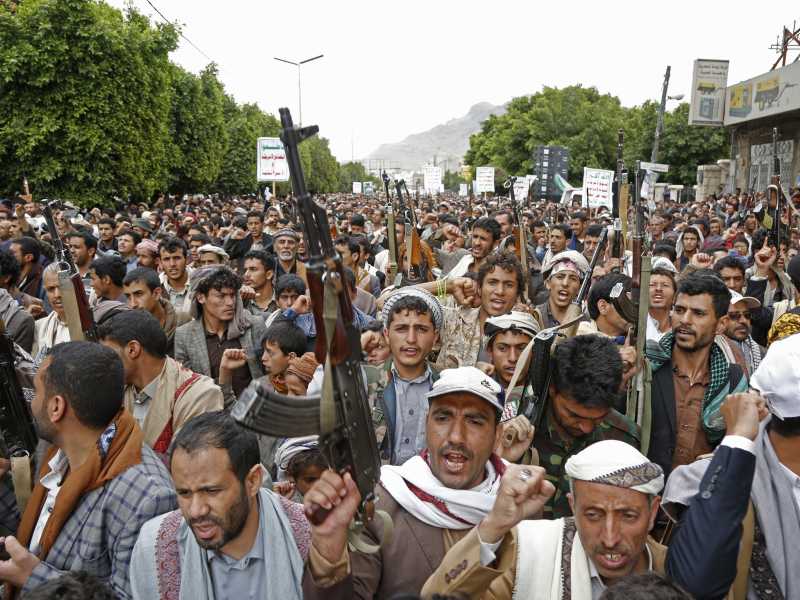 &nbsp;Sostenitori degli houthi a Sanaa in Yemen (foto LaPresse)