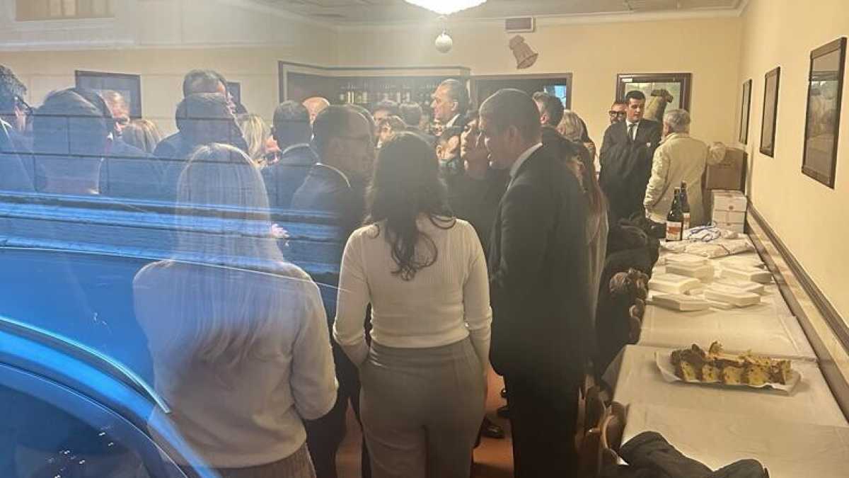 Immagine di Gli auguri di Fratelli d'Italia per festeggiare il Natale e il no al Mes
