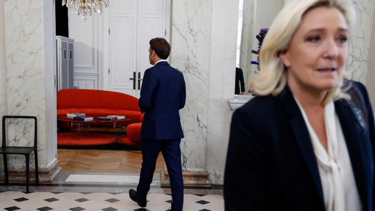 Immagine di Macron tra Le Pen e Gabon