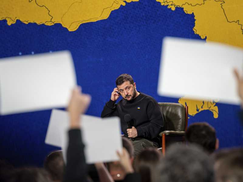 Il presidente ucraino Zelensky durante la conferenza stampa di fine anno a Kyiv, Ucraina, il 19 dicembre scorso (Ap/Evgeniy Maloletka)&nbsp;<br />