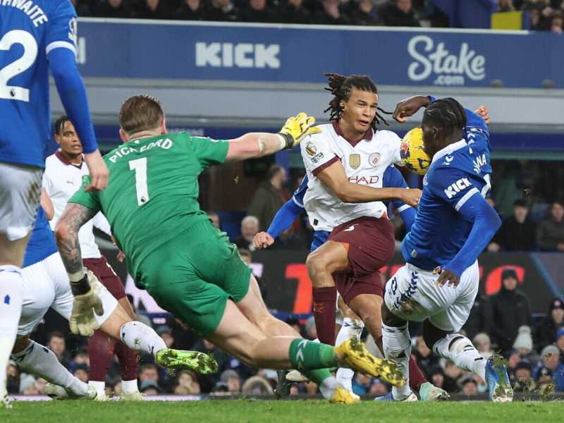 Uno scatto di Everton-Manchester City (Ansa)