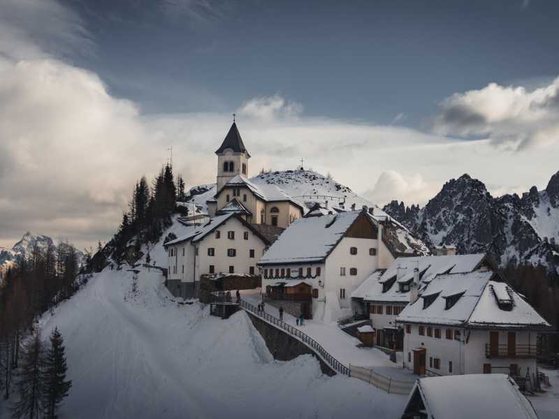 Borgo Lussari, sul Monte Santo di Lussari nel comune di Tarvisio (Udine) - foto Serhii Stets via Unsplash&nbsp;<br />