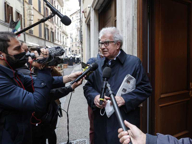 “Alla fine Schlein sarà costretta a candidarsi”. Parla Luigi Zanda