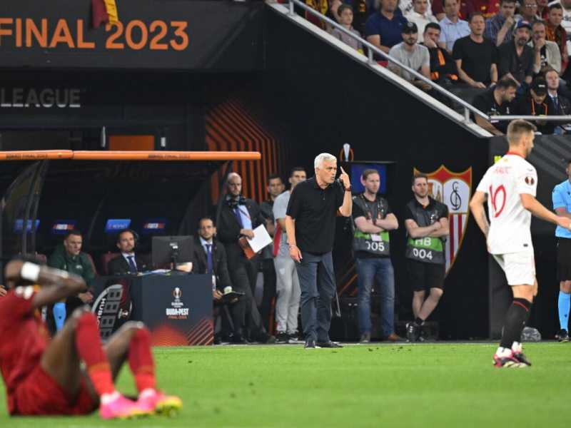 Jos&eacute; Mourinho al termine della finale di Europa League tra Roma e Siviglia (foto Ap, via LaPresse)