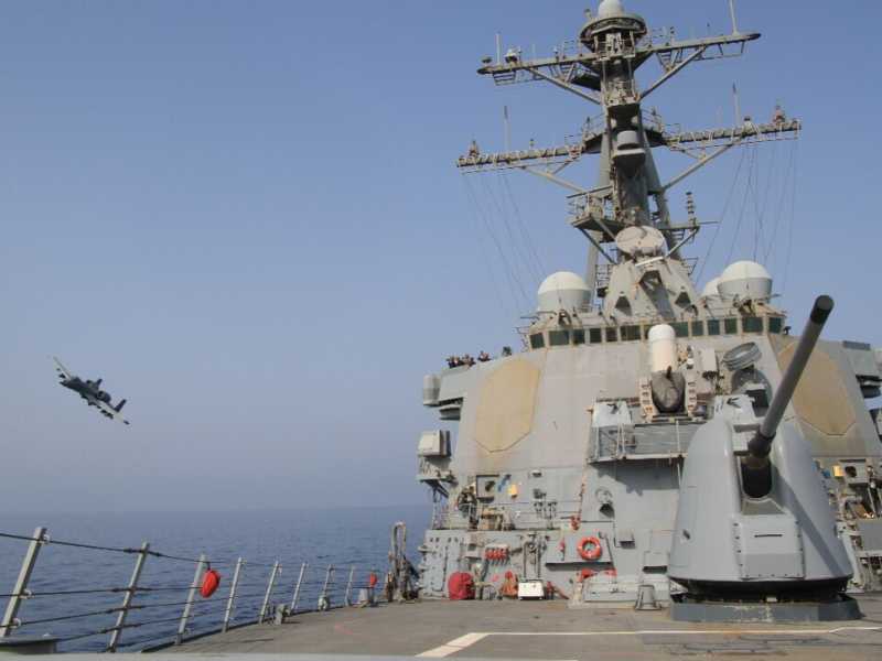 &nbsp;L'americana USS Stathem nel Golfo dell'Oman (foto Centcom)