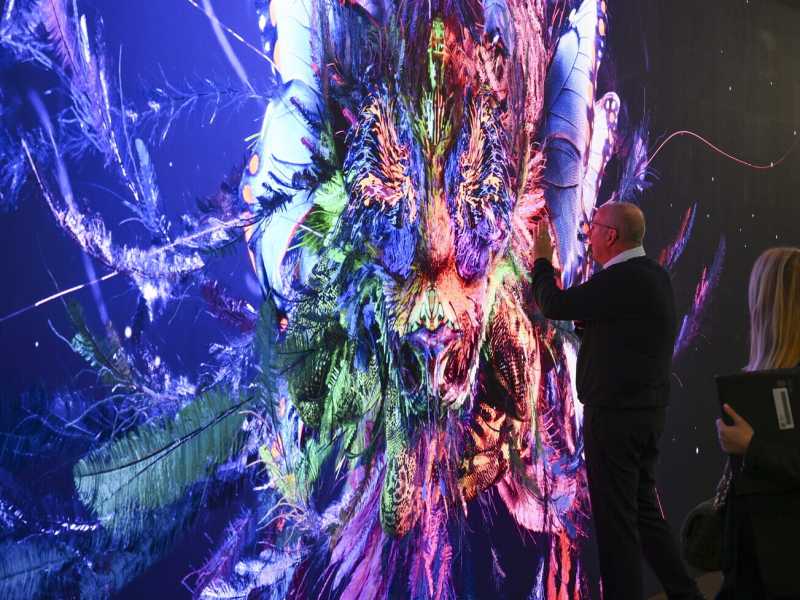 La più importante opera d'arte multisensoriale di Refik Anadol esposta a Davos utilizza un modello di IA ispirato alla natura (Getty Images) <br />