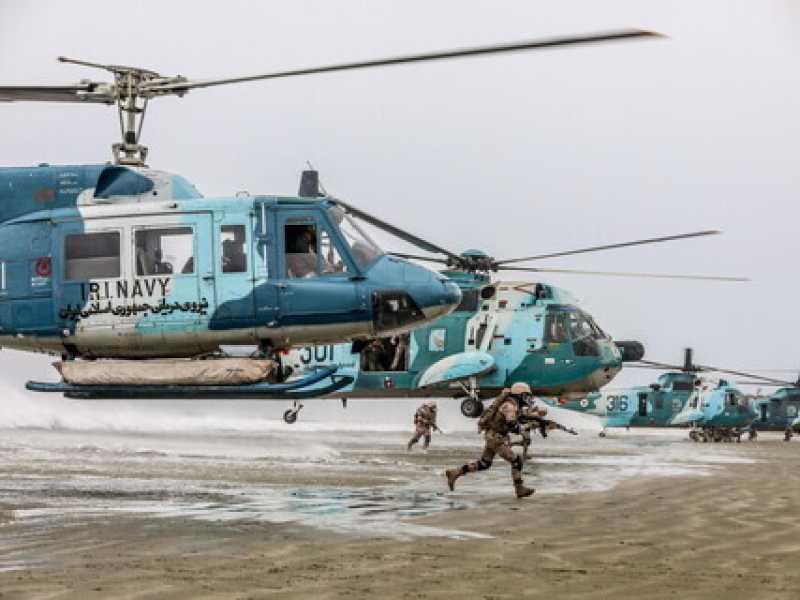 &nbsp;Militari iraniani durante un&rsquo;esercitazione militare a Jask, a sud dello Stretto di Hormuz nel 2022&nbsp; (foto Iranian Army /Anadolu Agency via Getty Images)