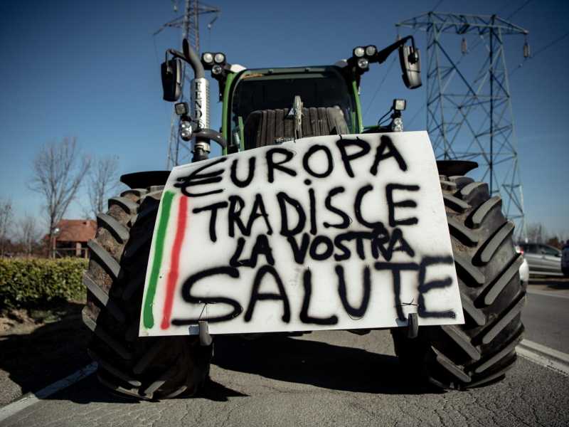  Un trattore in protesta a Brescia - foto LaPresse