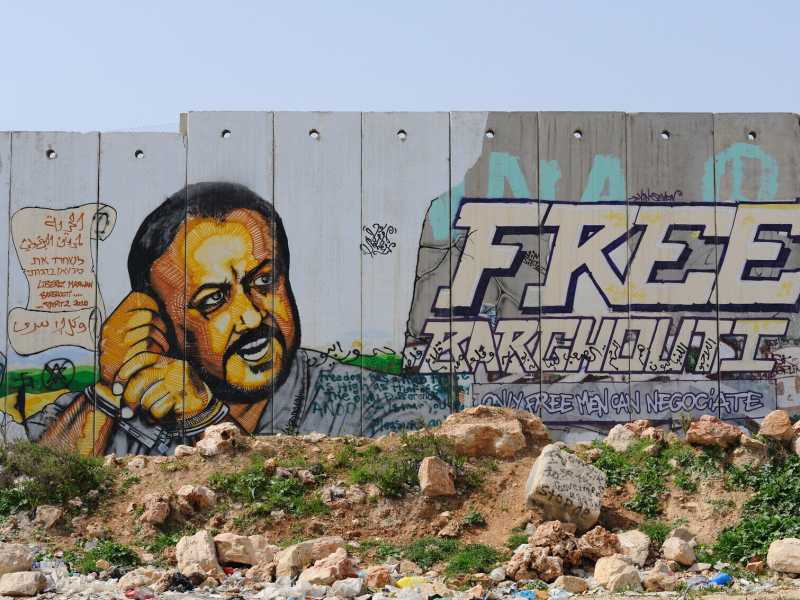 Murale dedicato a Marwan Barghouti sul muro del checkpoint di Qalandia - GettyImages 