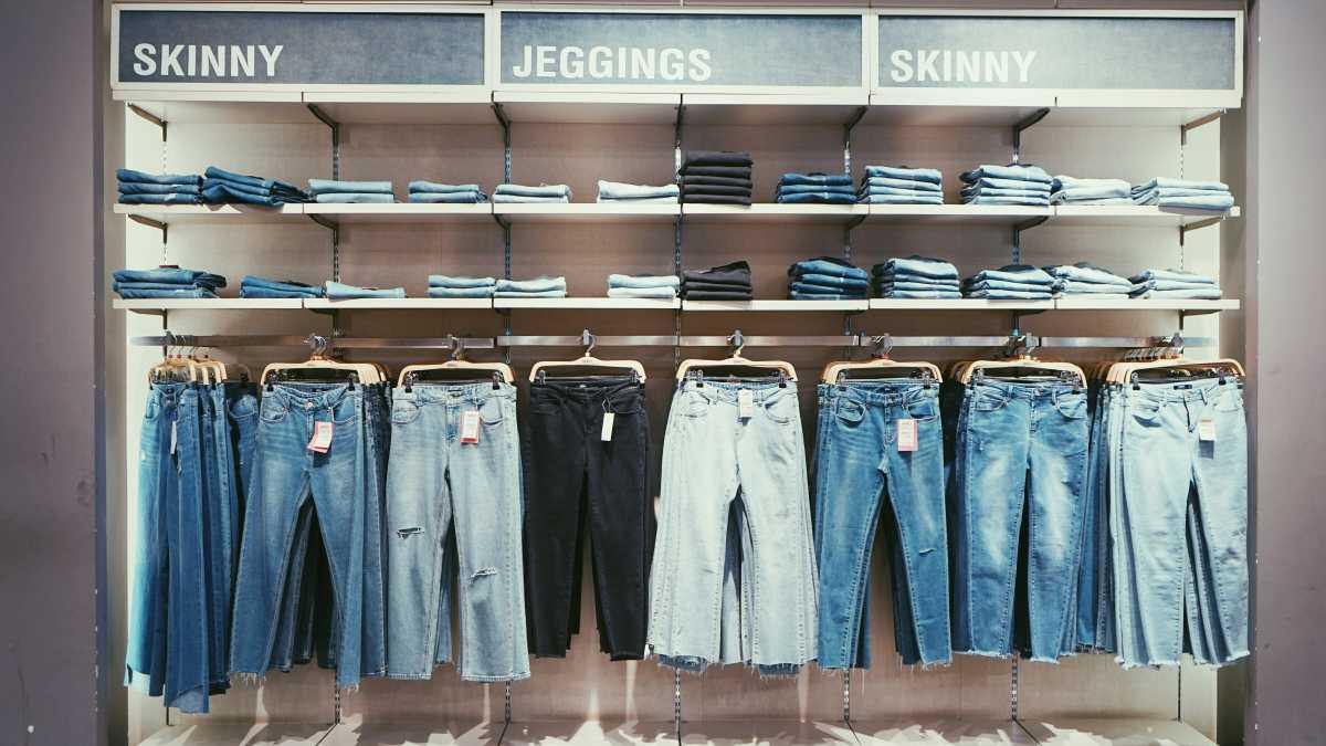 Immagine di Particolari pantaloni, in obitorio