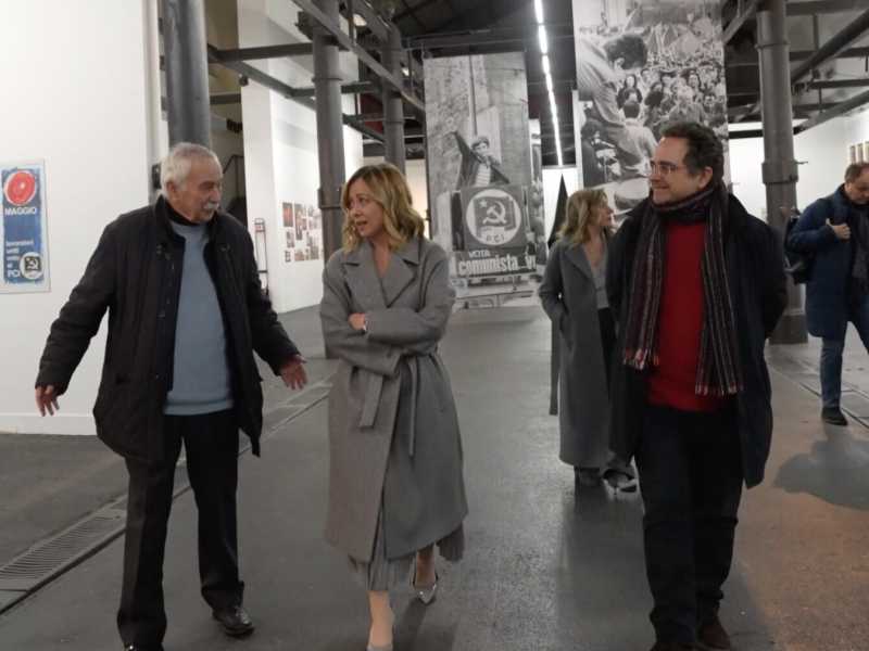 Meloni visita la mostra su Berlinguer: "L'unica soluzione ai problemi è la politica"