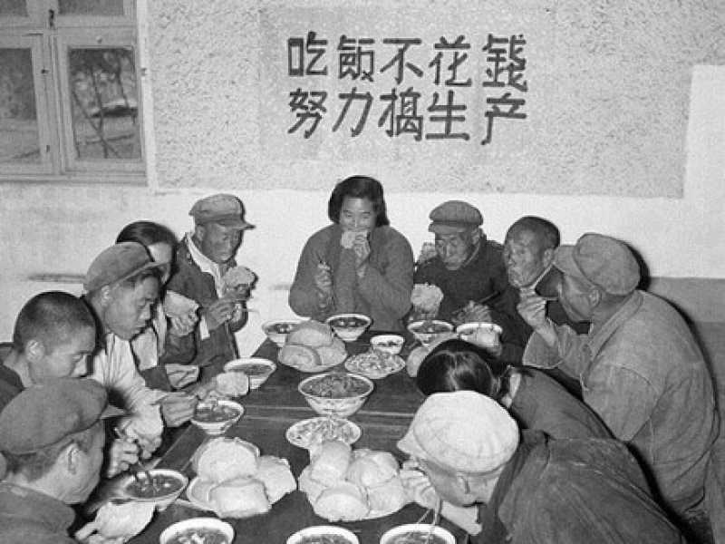 &nbsp;Una mensa comune in Cina durante il periodo di carestia - foto Wikimedia