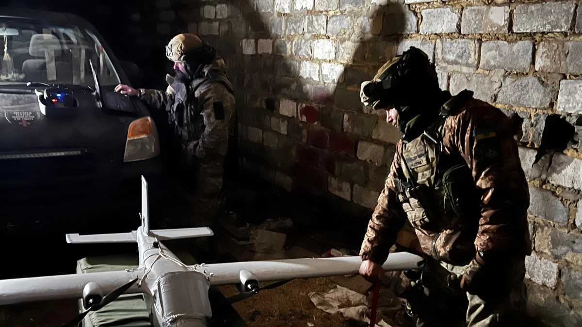 Immagine di In missione notturna con i soldati ucraini per colpire al di là del fronte