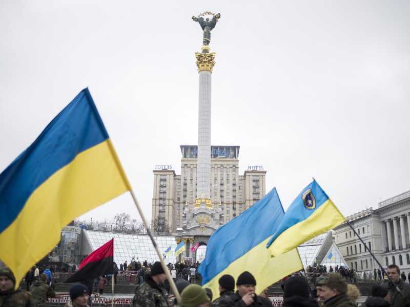 Una manifestazione in piazza Maidan, Kyiv, per l’anniversario della rivoluzione ucraina (Lapresse/Marco Alpozzi) 