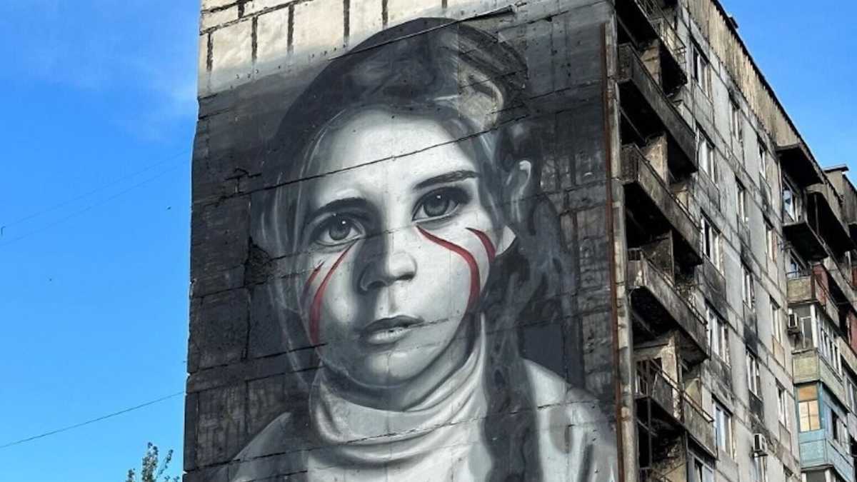 Immagine di Il murale putiniano nella Mariupol occupata dai russi