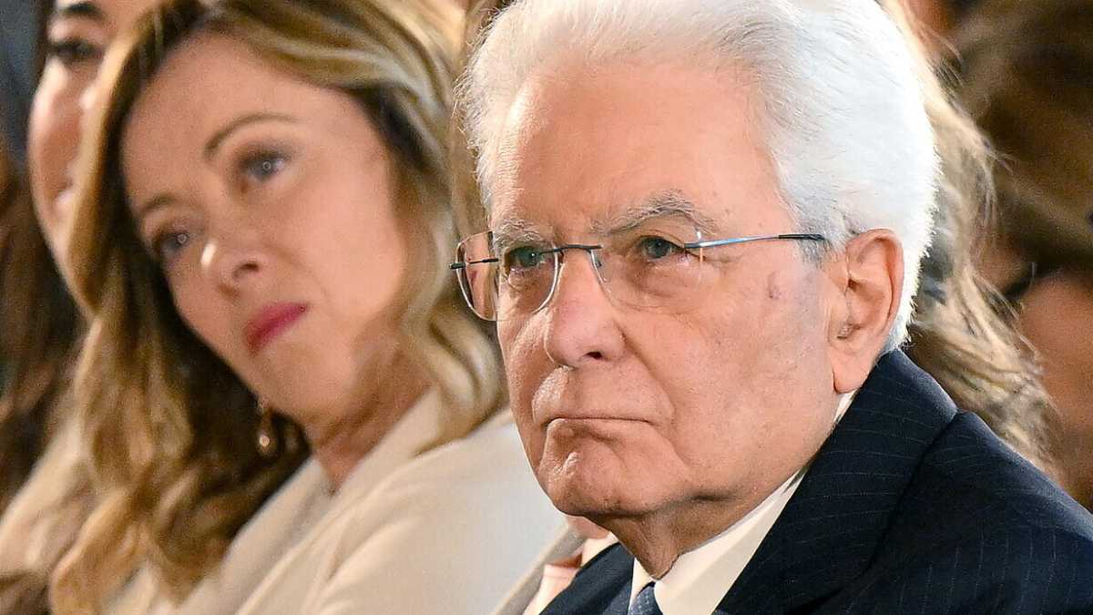 Immagine di Manganelli e mimose: prove di disgelo al Colle per l'8 marzo fra Meloni e Mattarella