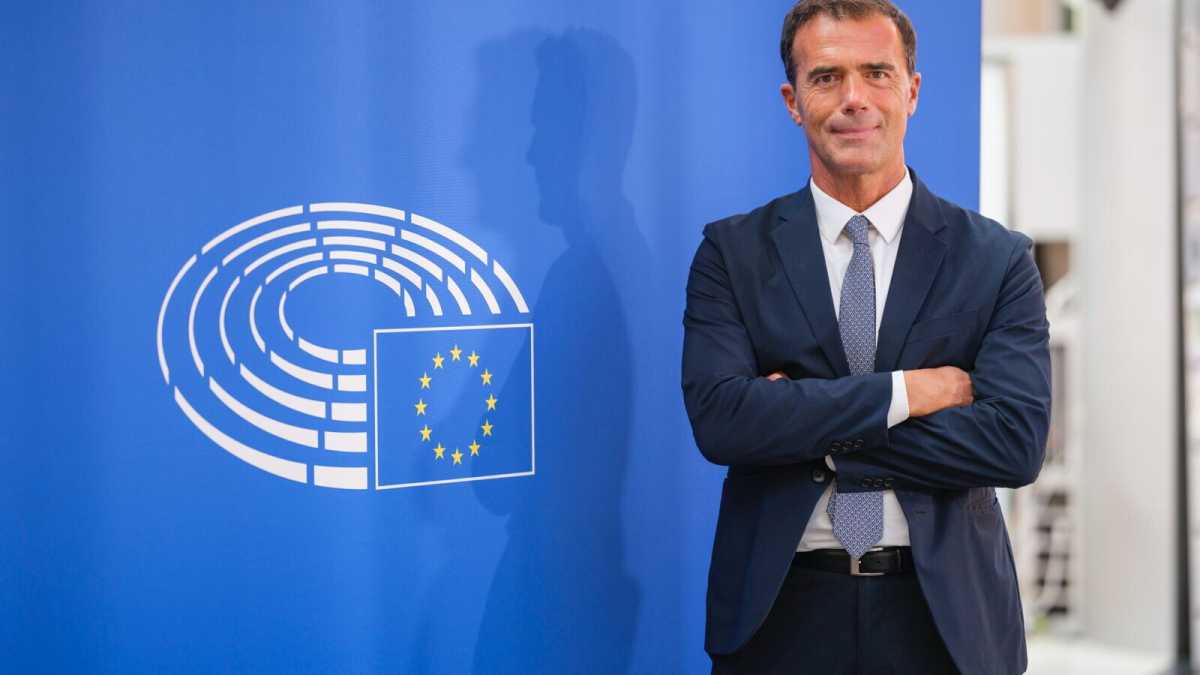 Immagine di Renzi e Calenda? “Si fatica a capire quali siano gli ostacoli per una lista unica per l’Ue”. Parla Gozi (Renew)