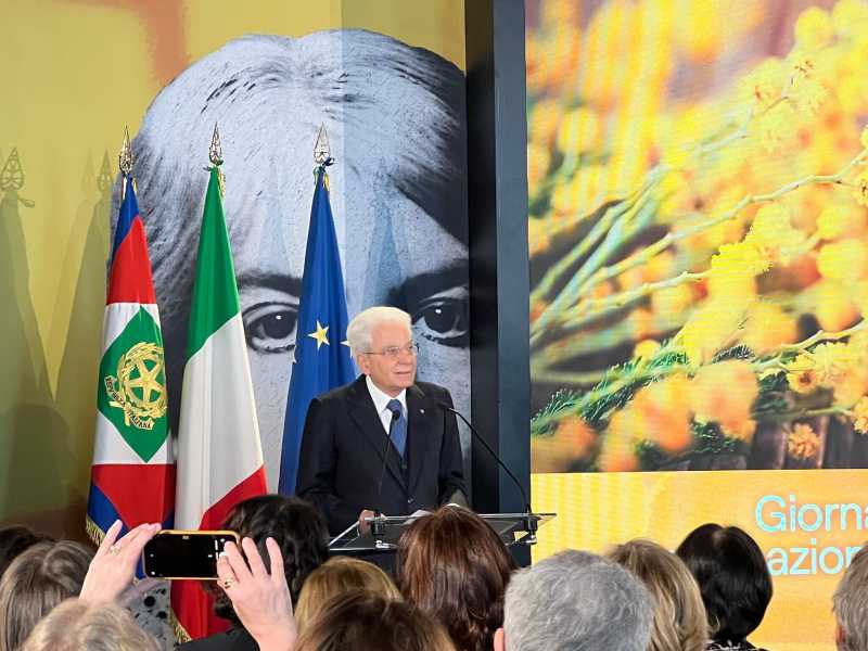 Mattarella: "Troppe inaccettabili molestie e discriminazioni verso le donne"