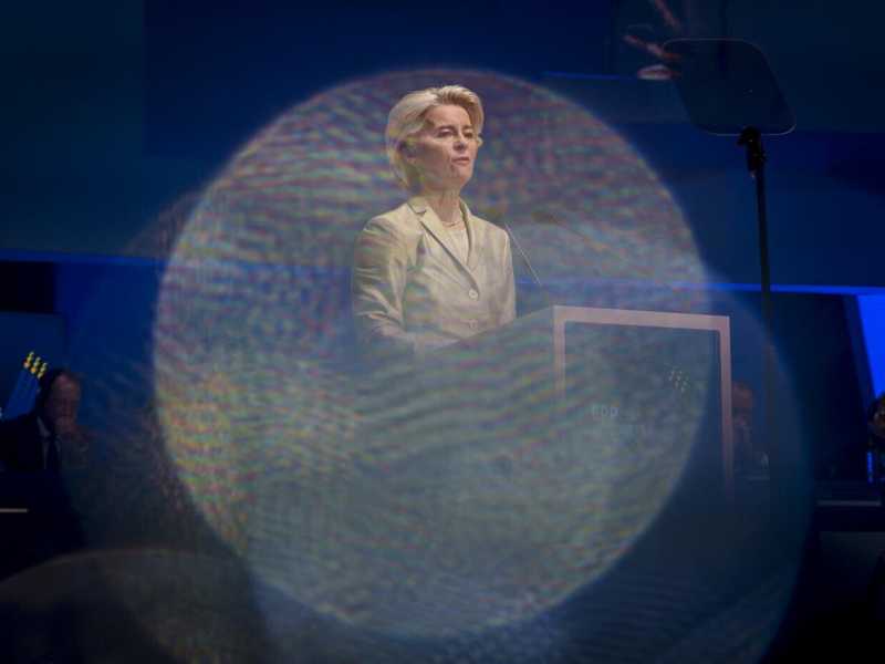 La conferma di Ursula von der Leyen non è così scontata. Lo scetticismo di Renzi e Macron