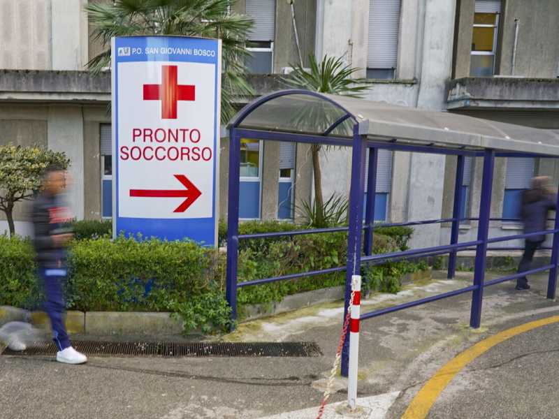 Fare del medico un pubblico ufficiale per tutelare una categoria sotto attacco